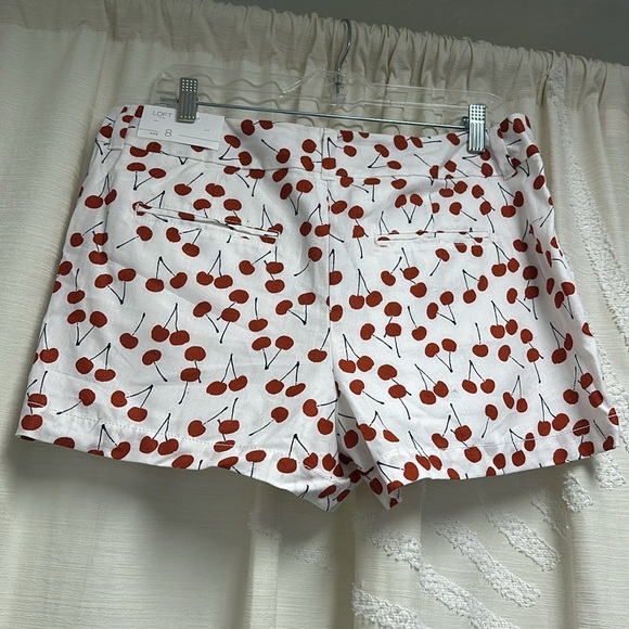 NWT Loft size 8 white with cherries 4” shorts - Picture 2 of 2